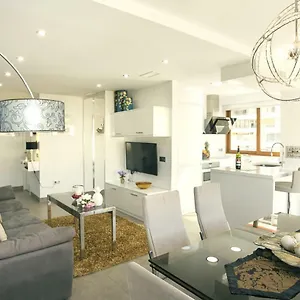 https://monko-la-nogalera-luxury-comfort.hotelsinnerja.org